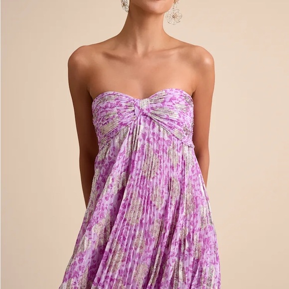 Elegant Purple Floral Strapless Dress - Picture 2 of 3